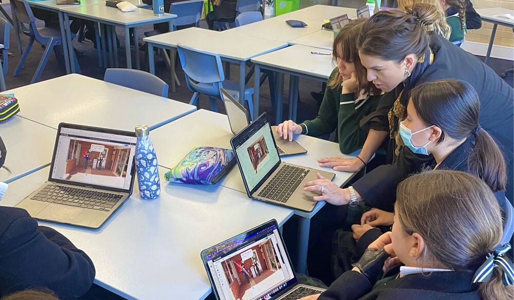 Lucy Cooke, CEO of SpaceDraft, demonstrating SpaceDraft to three students in a classroom.